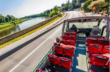 What are the advantages of a coach tour?